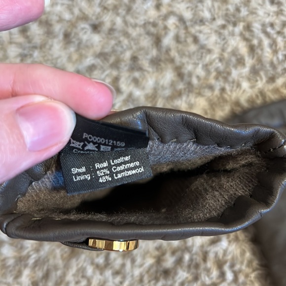 Army Olive Green leather gloves with cashmere and gold buckle - Picture 6 of 6